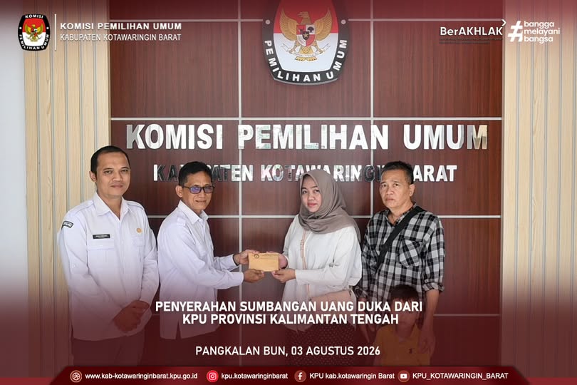 Penyerahan Sumbangan Uang Duka dari KPU Provinsi Kalimantan Tengah